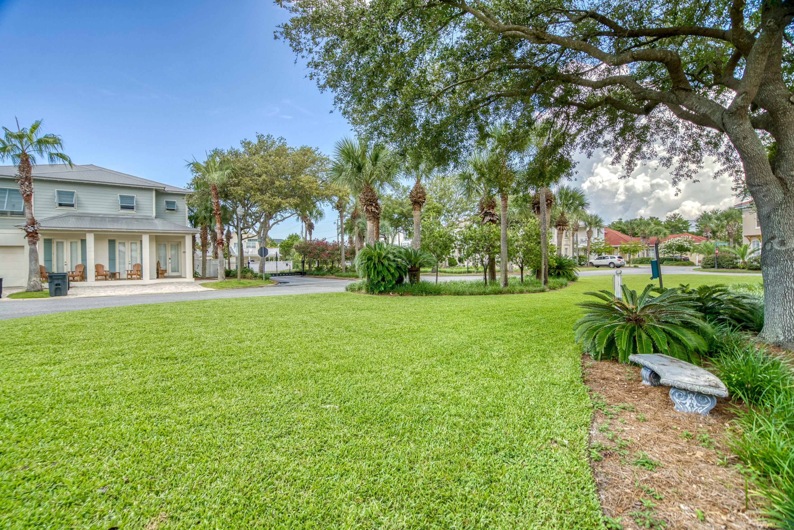 EMERALD WATERS VILLAGE - Residential