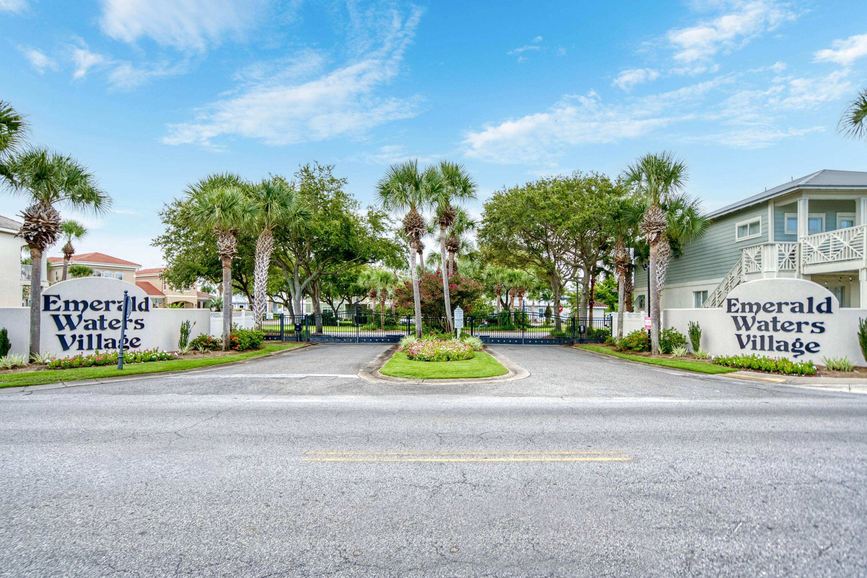 EMERALD WATERS VILLAGE - Residential