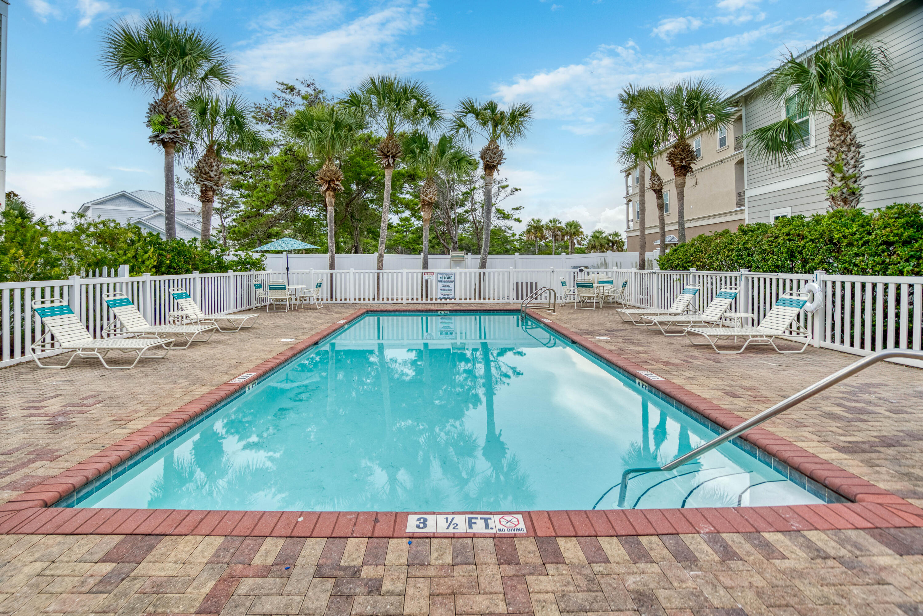 EMERALD WATERS VILLAGE - Residential