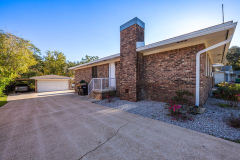 A home in Fort Walton Beach