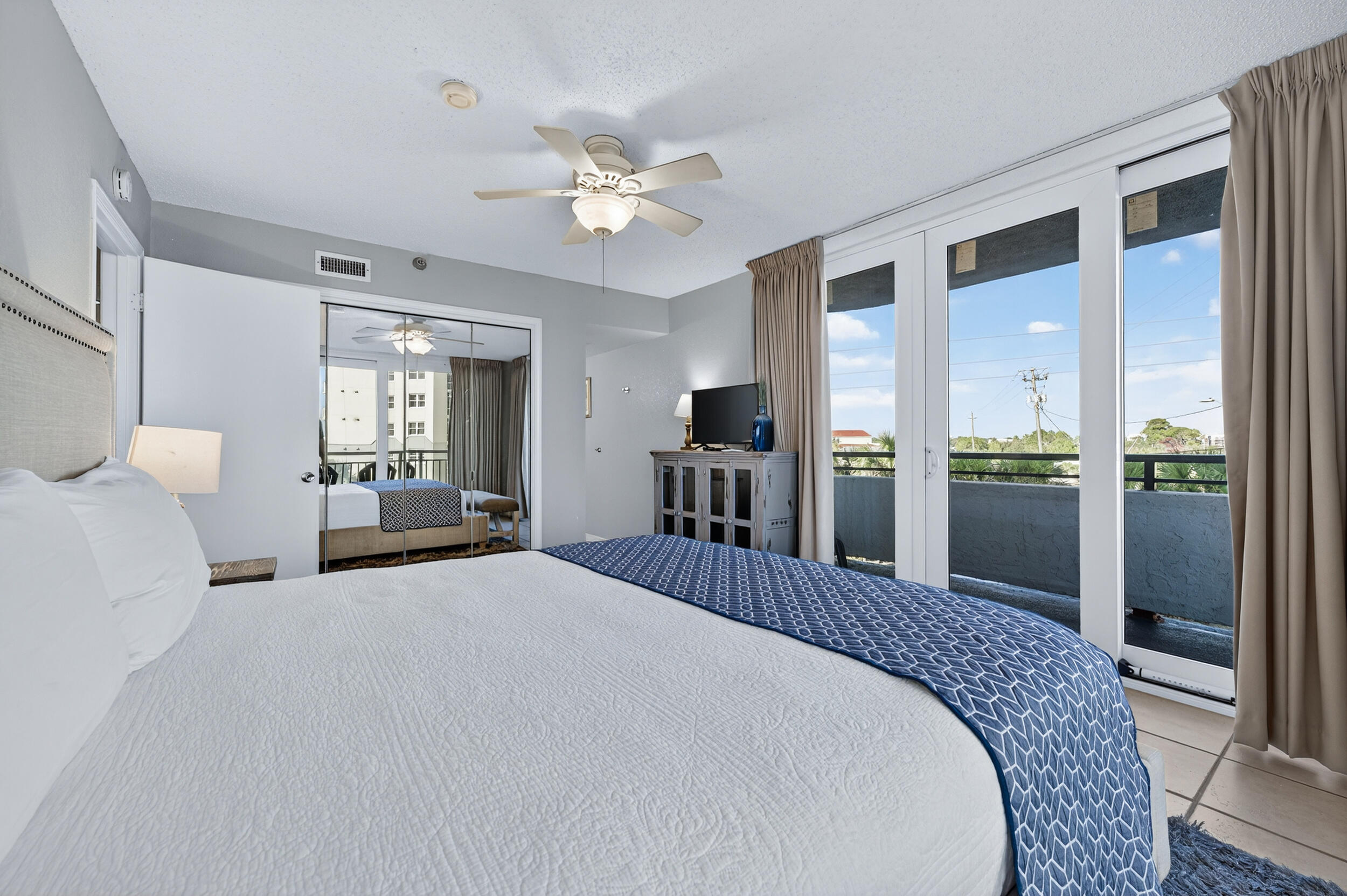 NAUTILUS CONDO - Residential