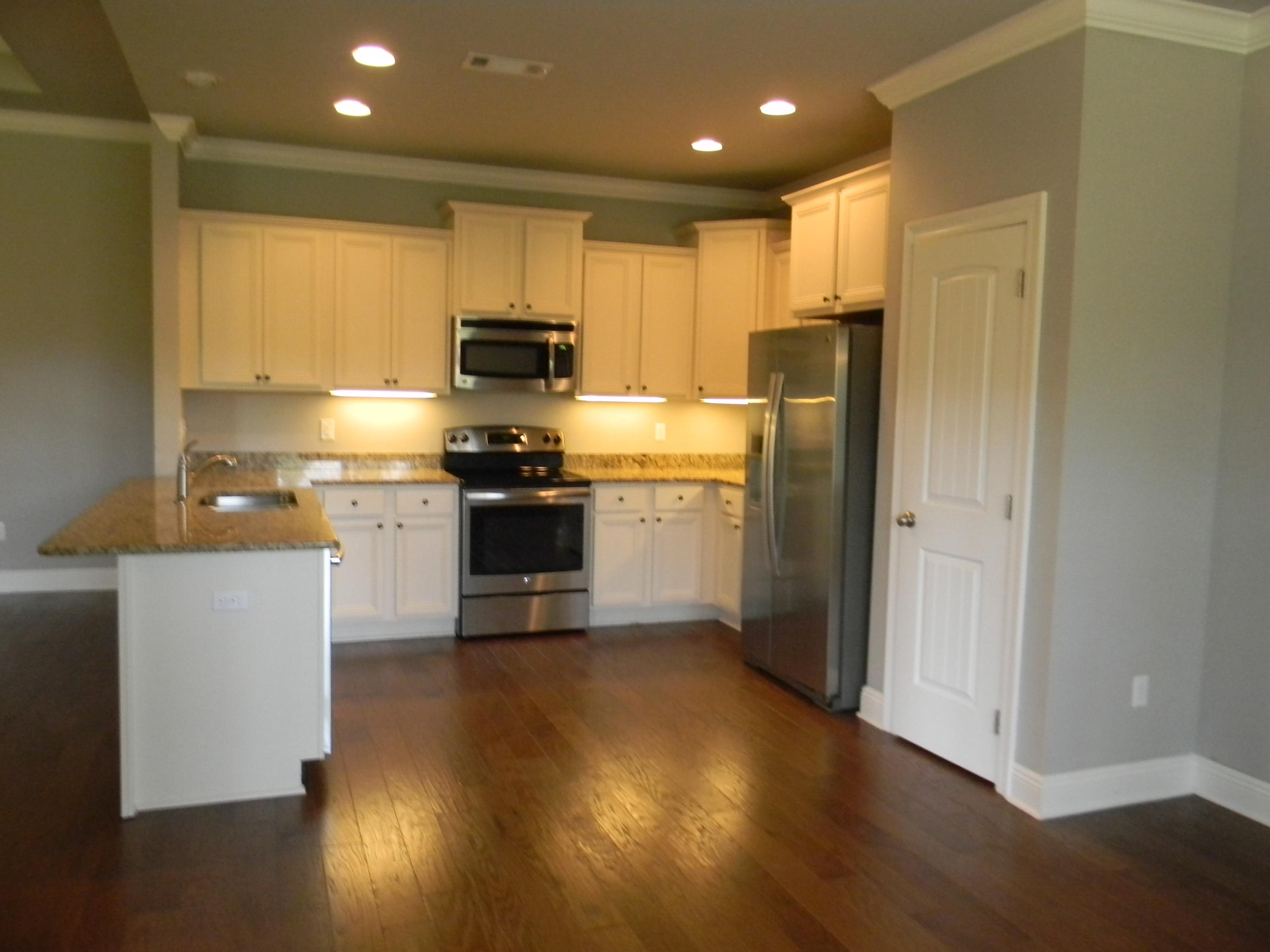 WHISPERING LAKE - Residential