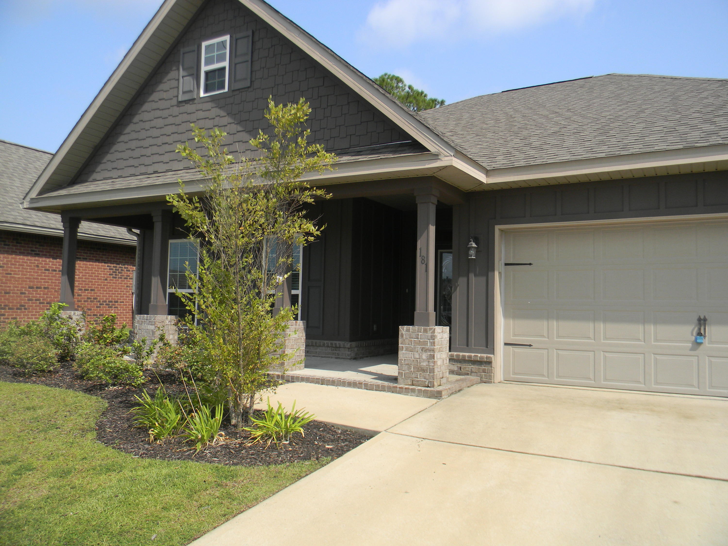 WHISPERING LAKE - Residential