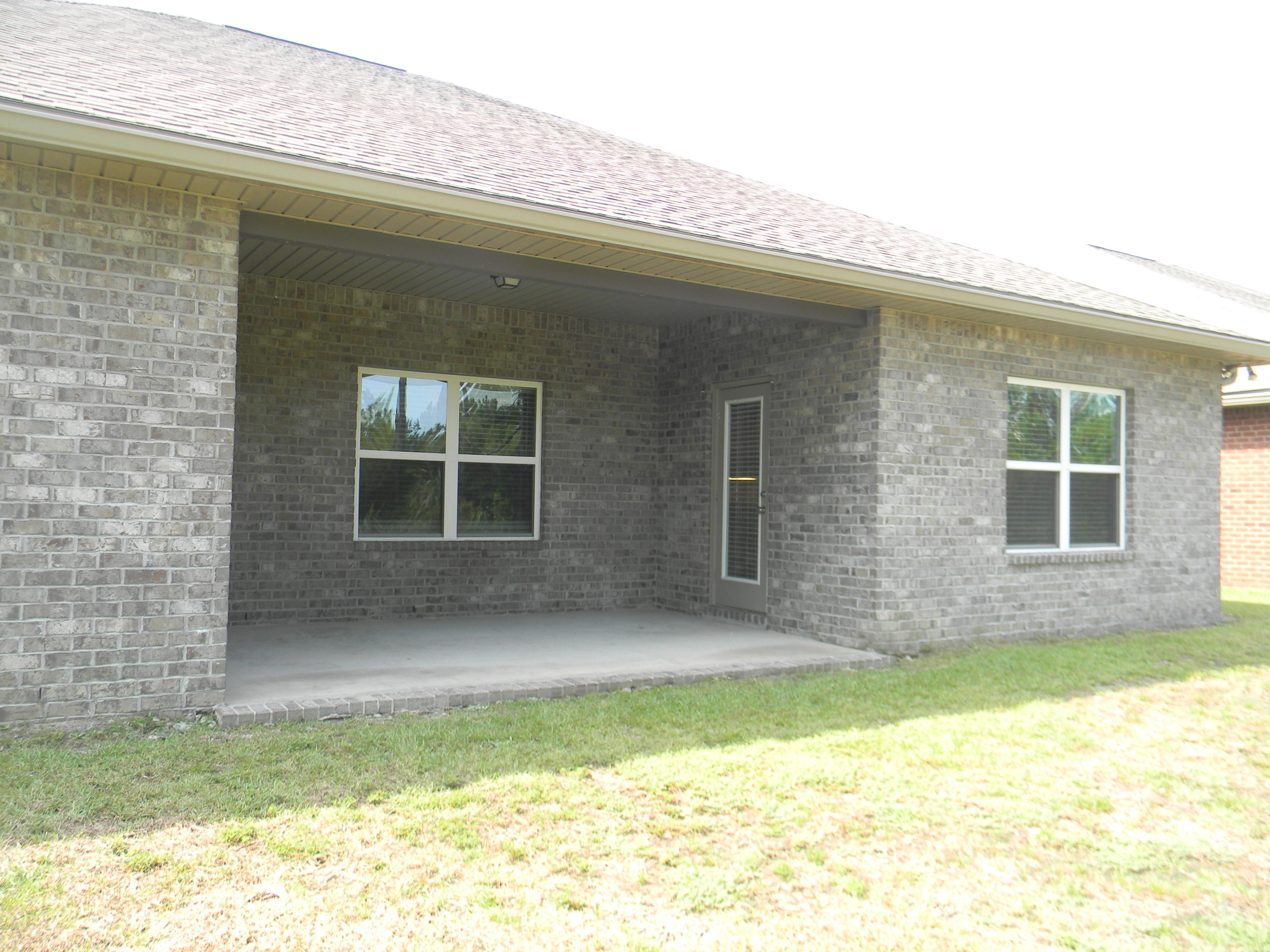 WHISPERING LAKE - Residential