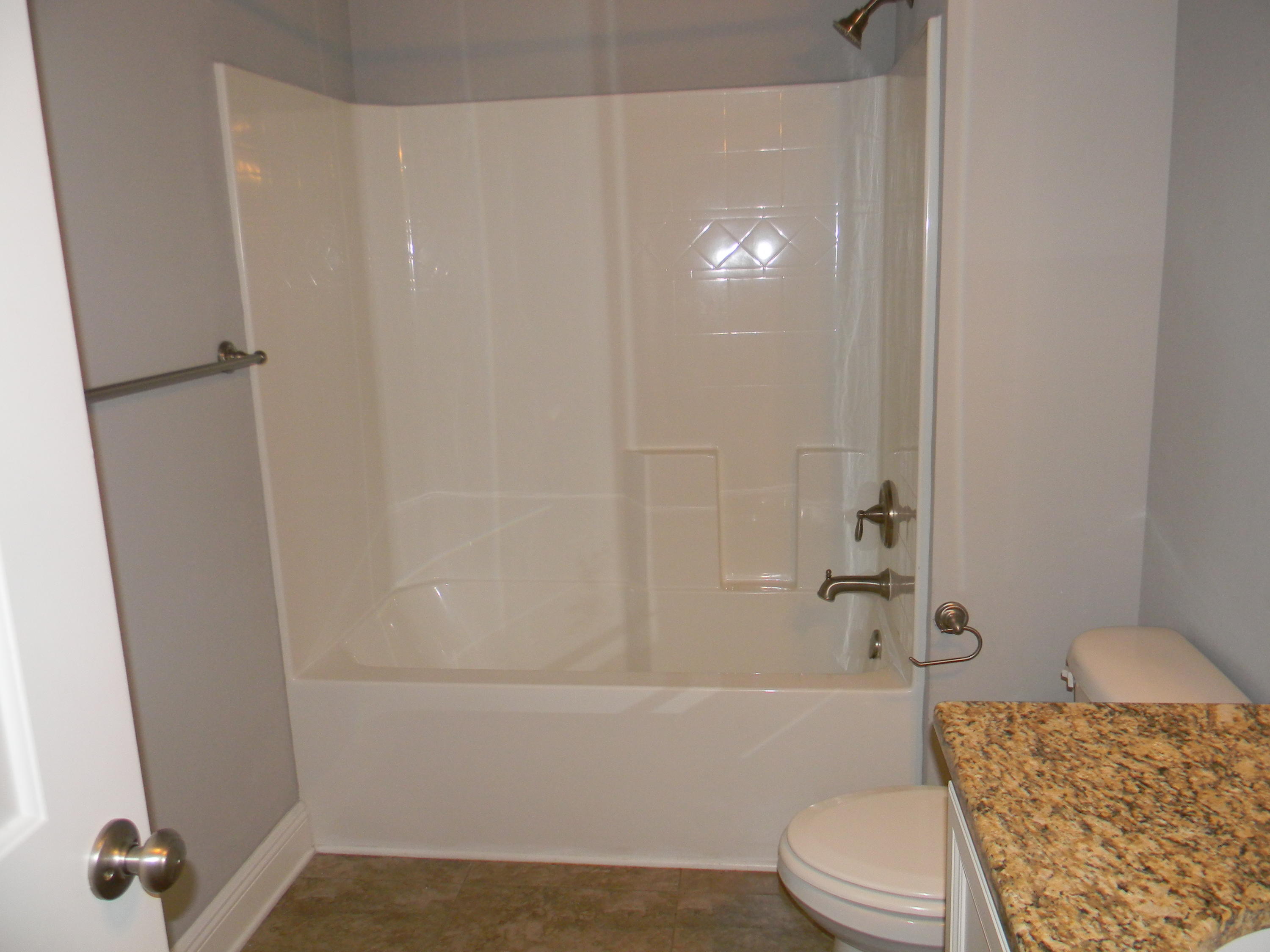 WHISPERING LAKE - Residential