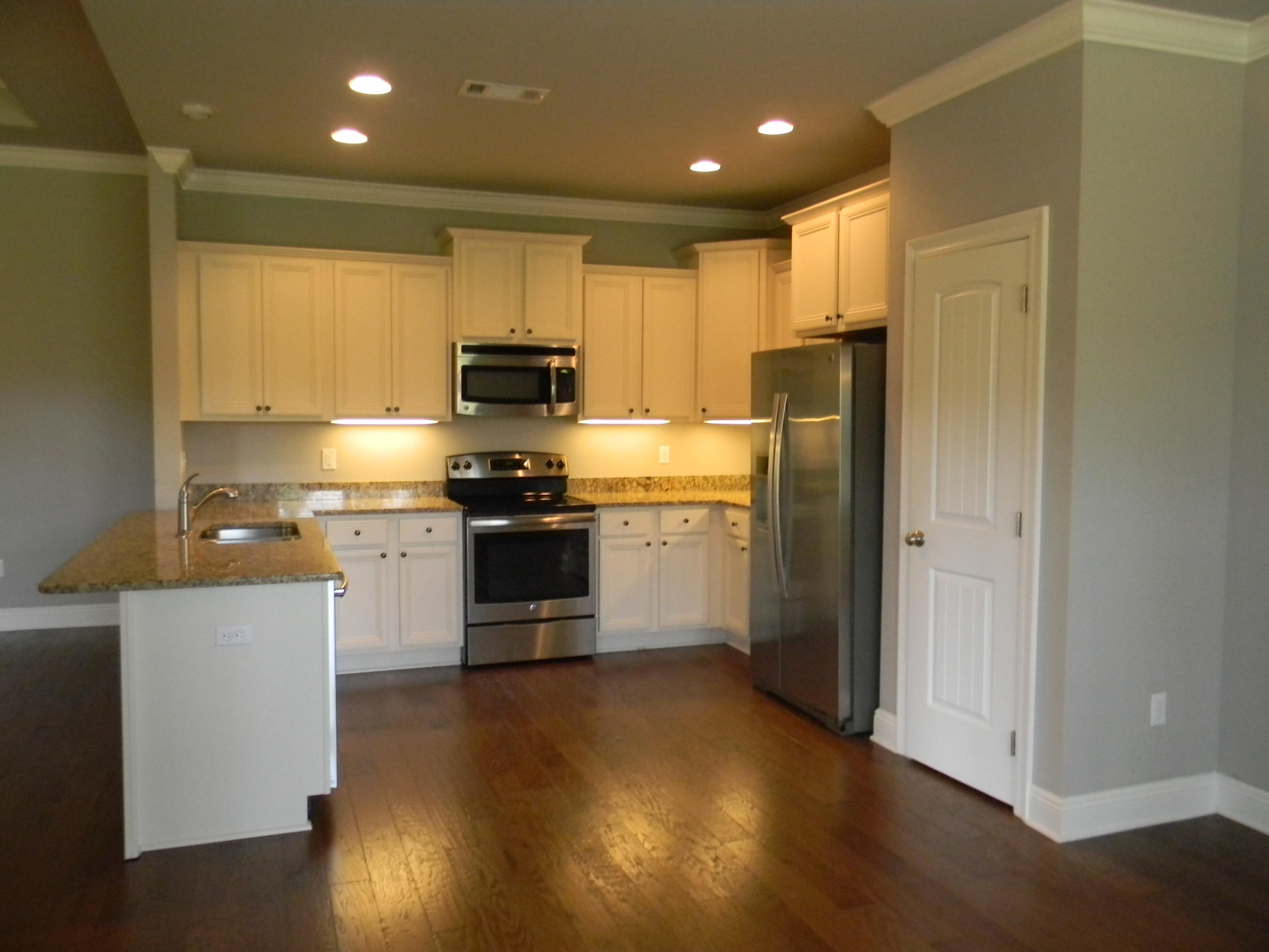 WHISPERING LAKE - Residential