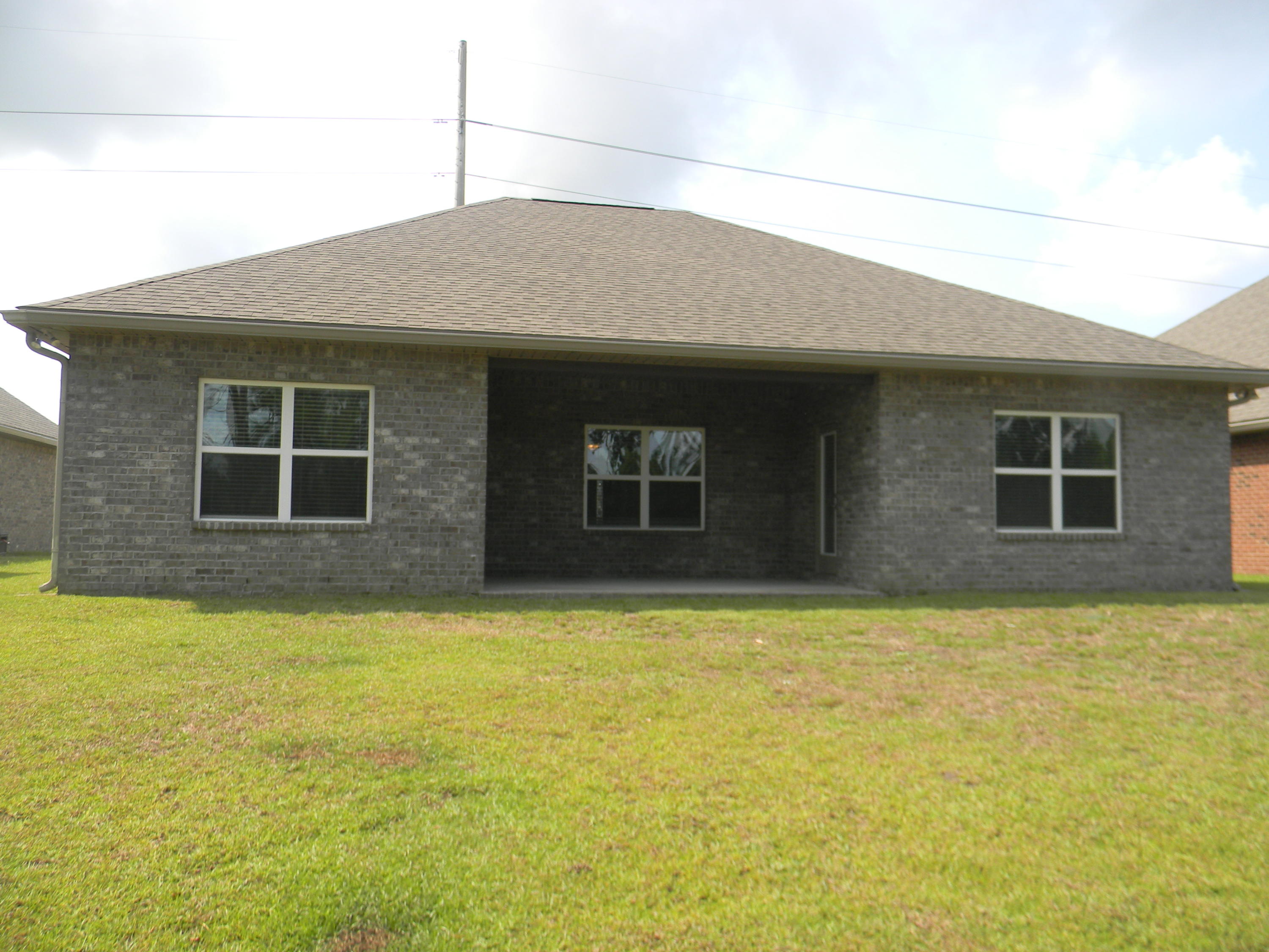 WHISPERING LAKE - Residential