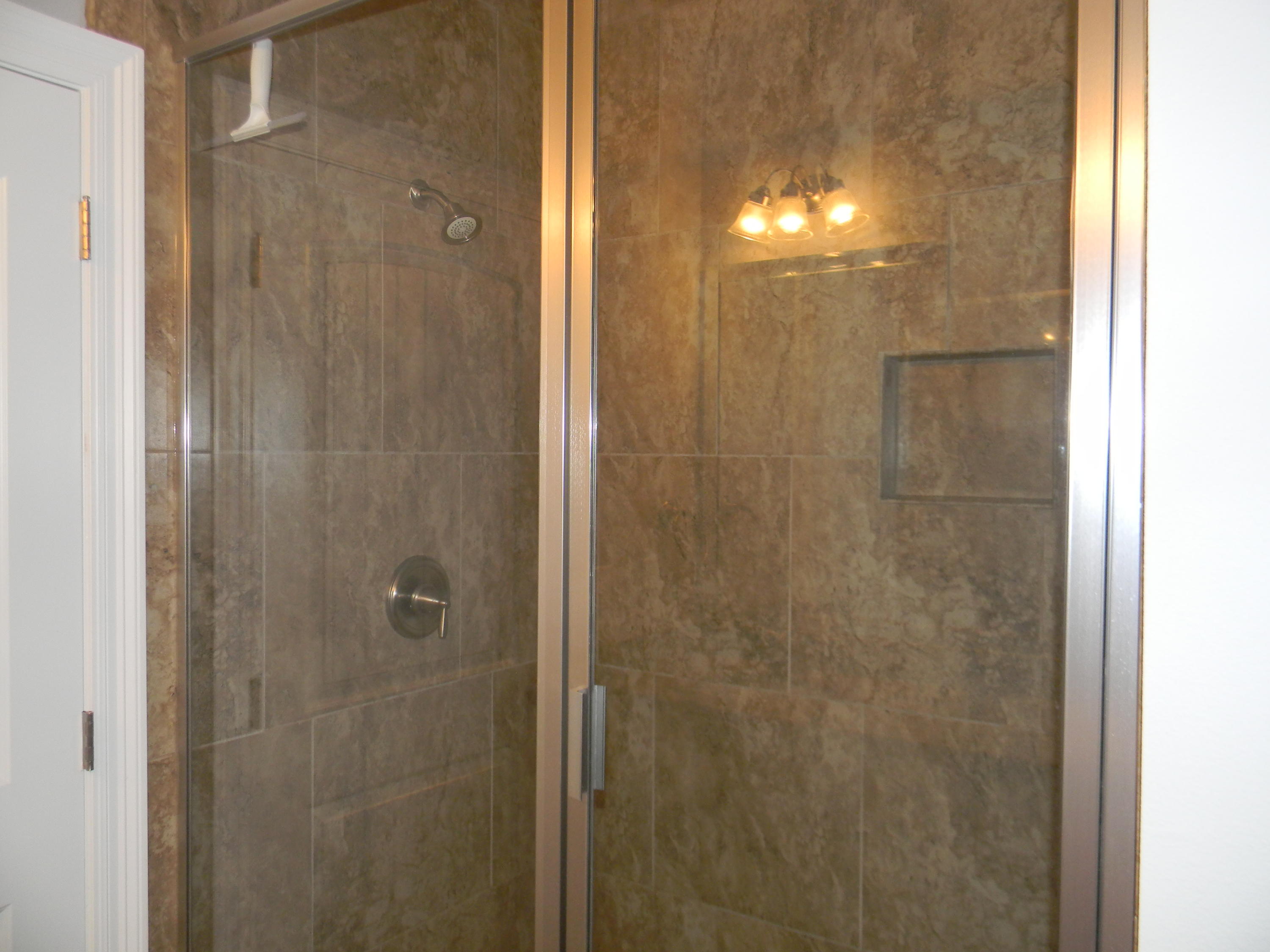 WHISPERING LAKE - Residential