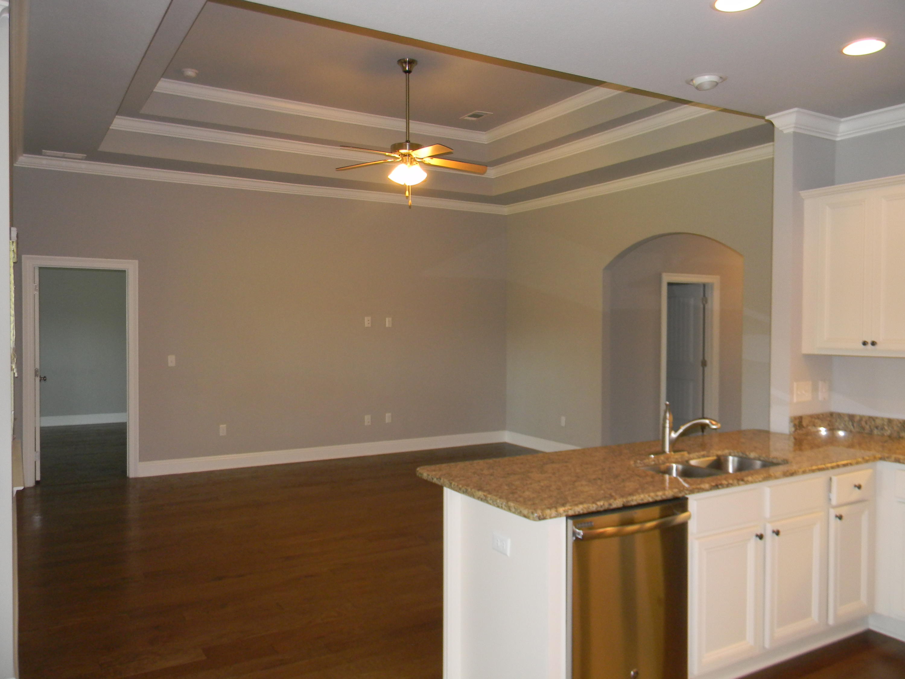 WHISPERING LAKE - Residential