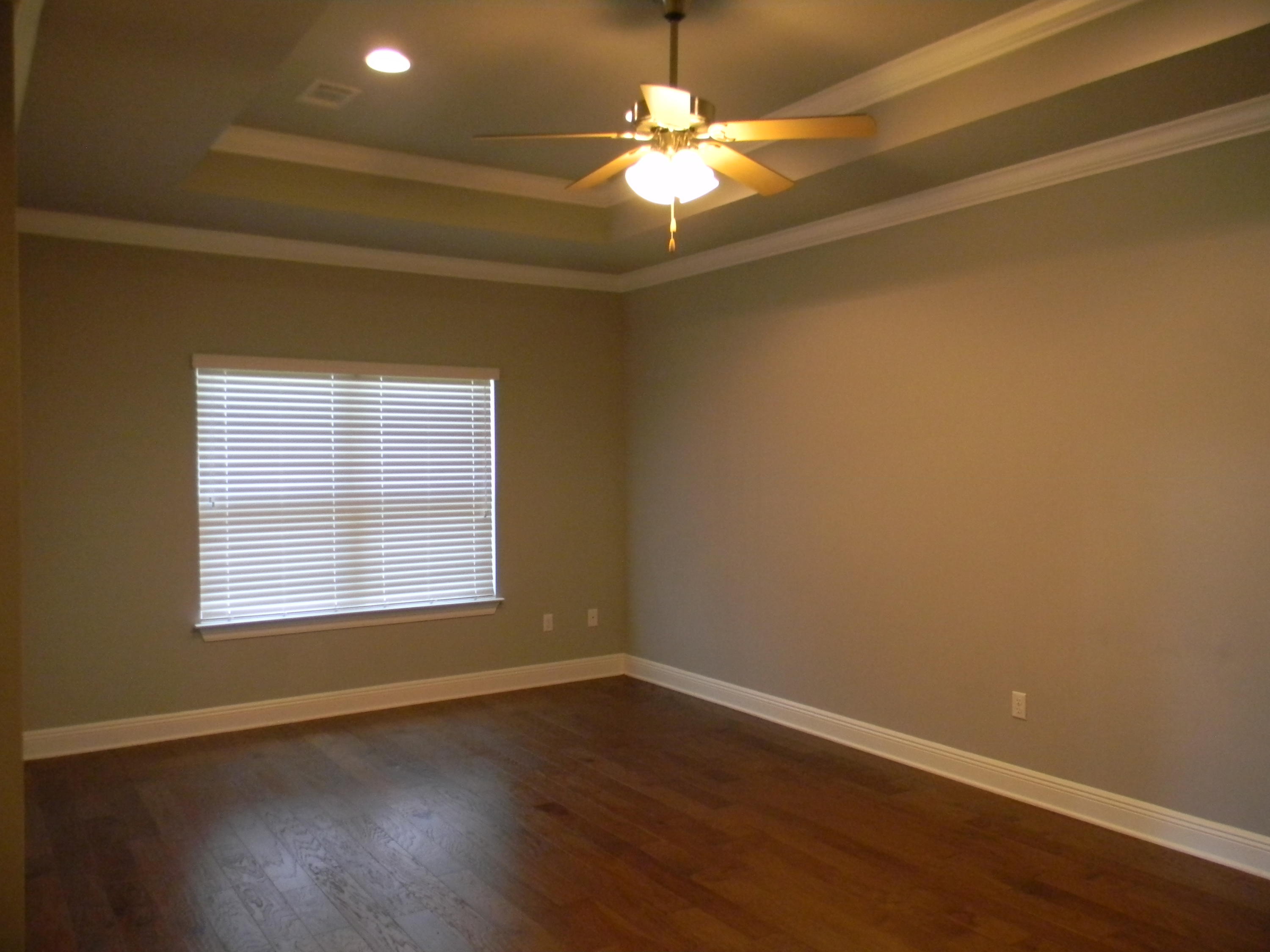 WHISPERING LAKE - Residential