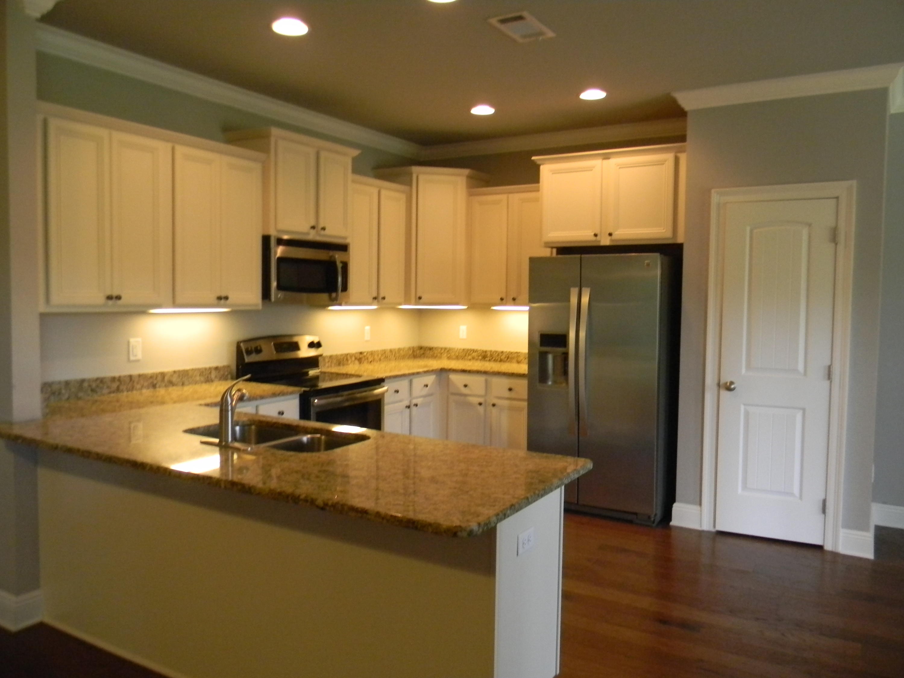 WHISPERING LAKE - Residential