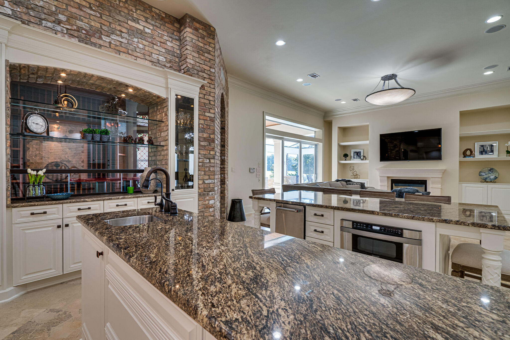 BURNT PINE - Residential