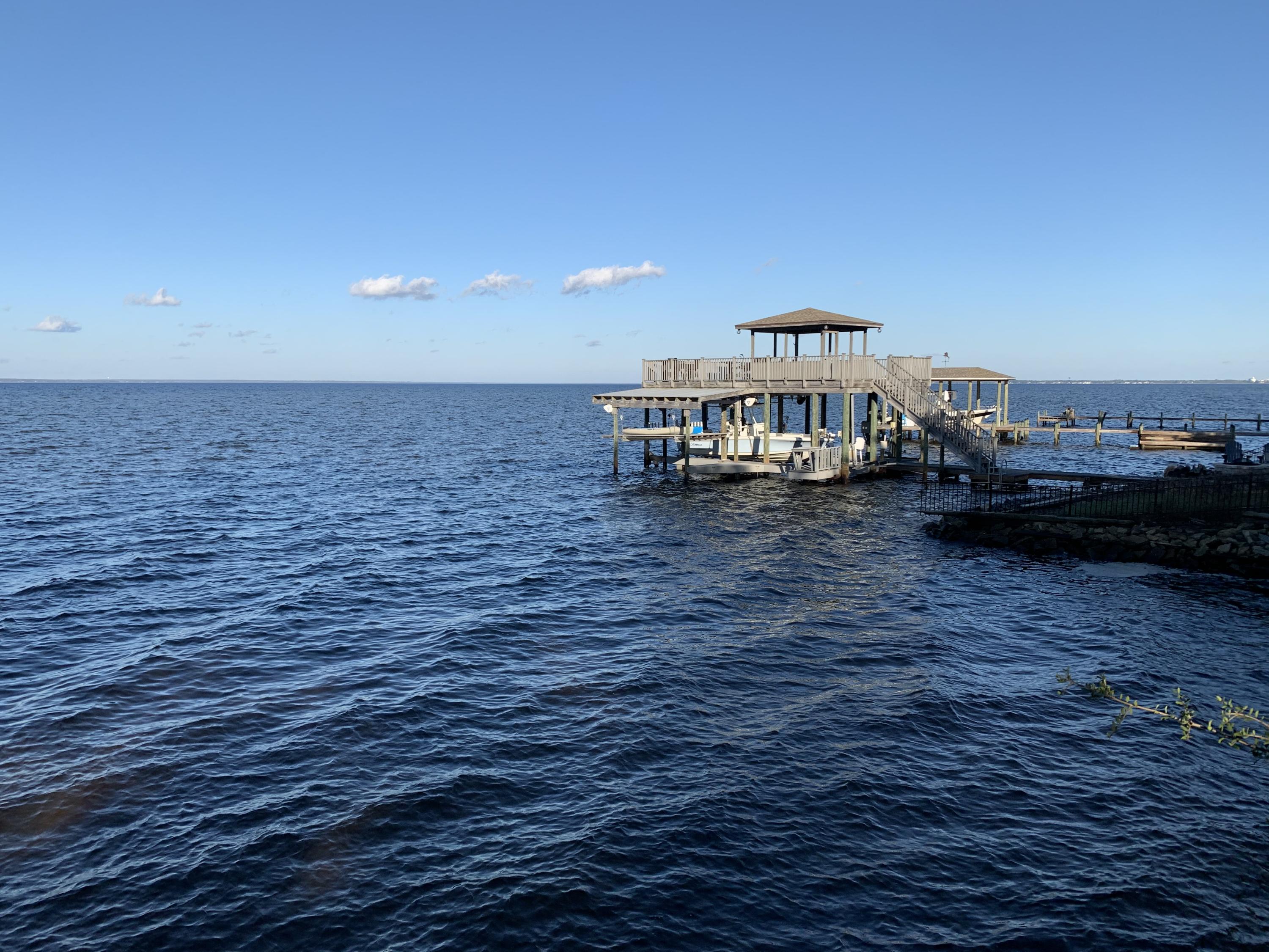 WHISPERING OAKS - Land