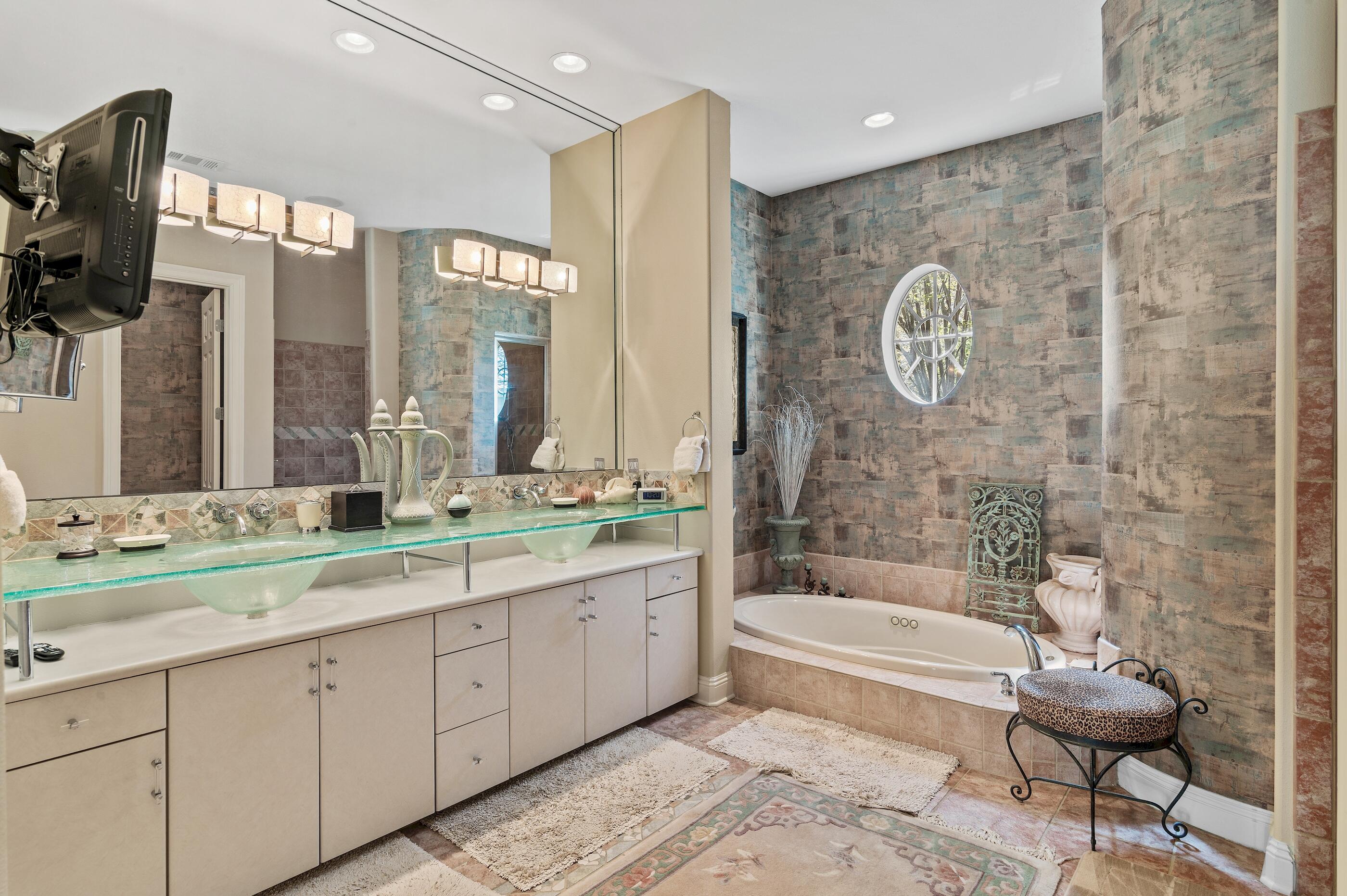 REGATTA BAY - Residential