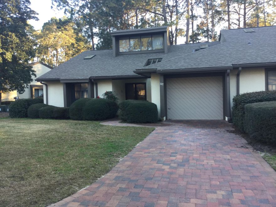 Large, one-story ''golf villa'' situated in the heart of Bluewater Bay just steps to the pool, tennis and golf club. Split bedroom floor plan with dining area and large eat in kitchen. End unit with one car garage and screened in back porch. Close to Eglin AFB and beautiful white sandy beaches. Seller is a licensed real estate agent. All information as well as dimensions should be verified. Pictures are from when the home was vacant almost a year ago.