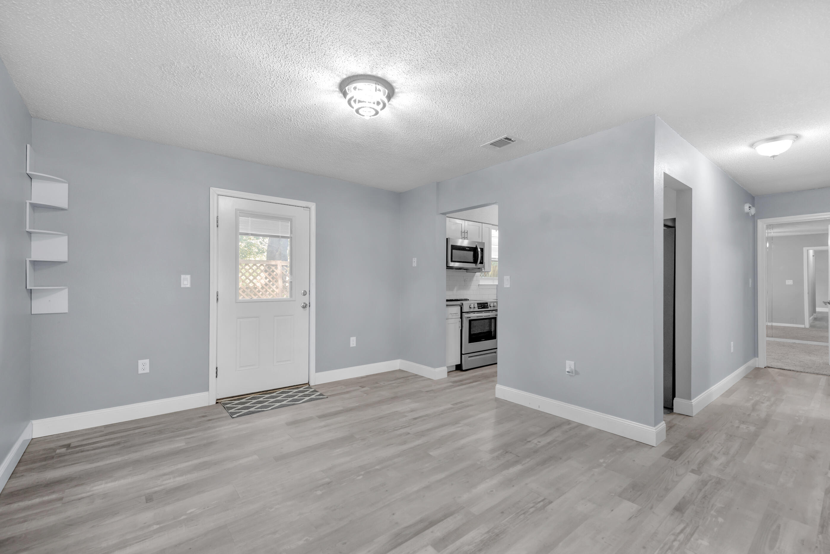 CRESTVIEW-INTR (350003.00) - Residential