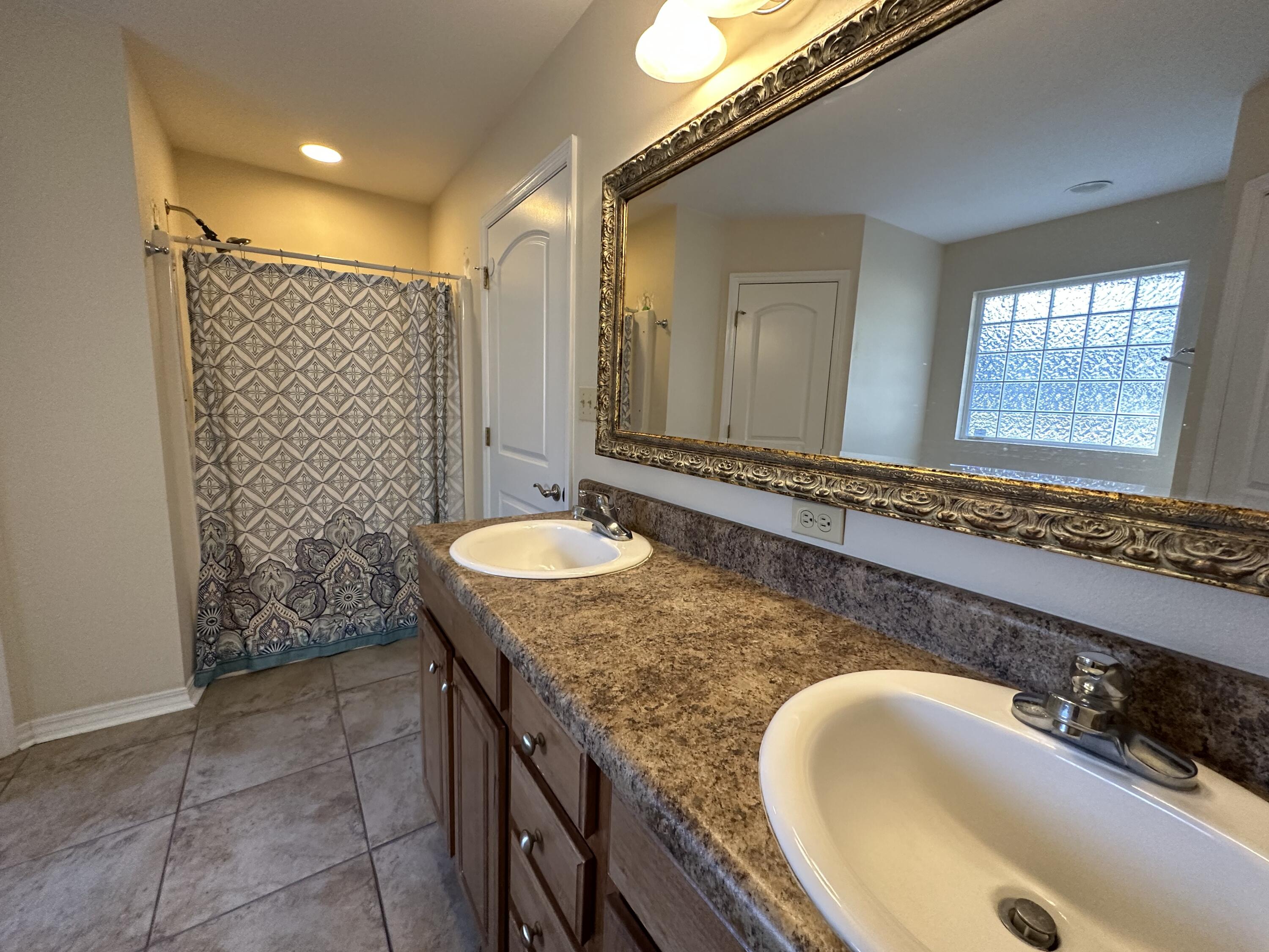 METES & BOUNDS - Residential Lease