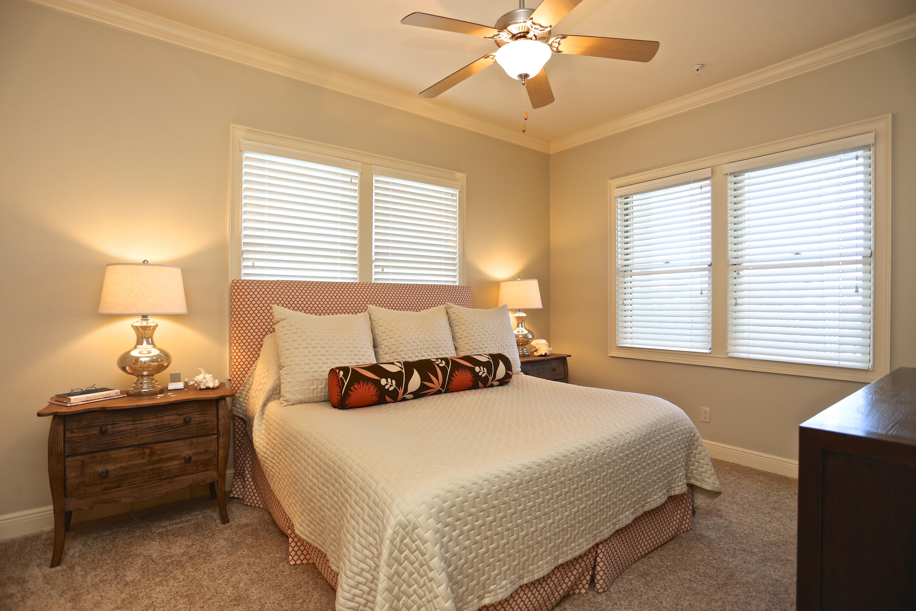 JOURNEYS END CONDO - Residential