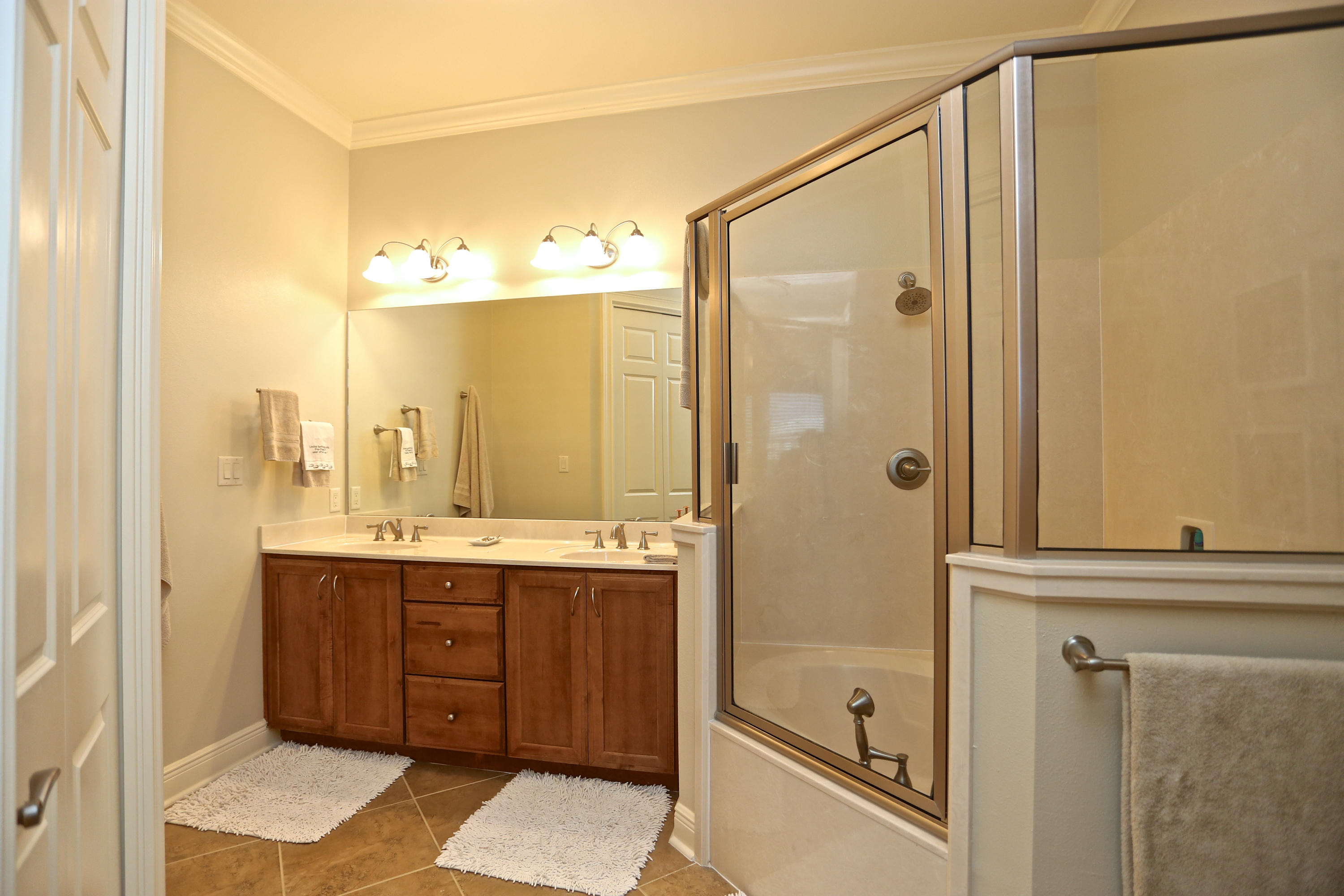 JOURNEYS END CONDO - Residential