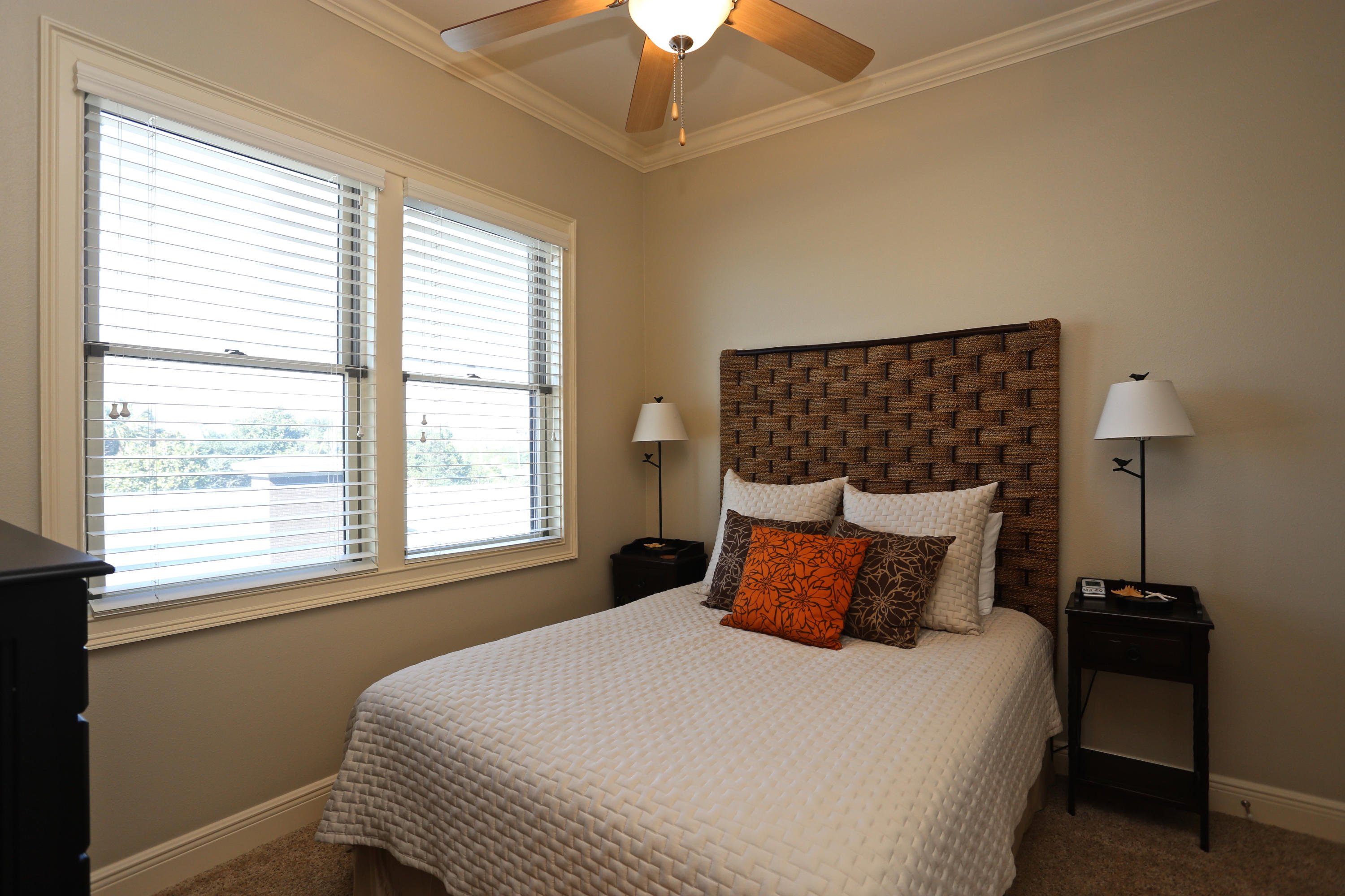 JOURNEYS END CONDO - Residential