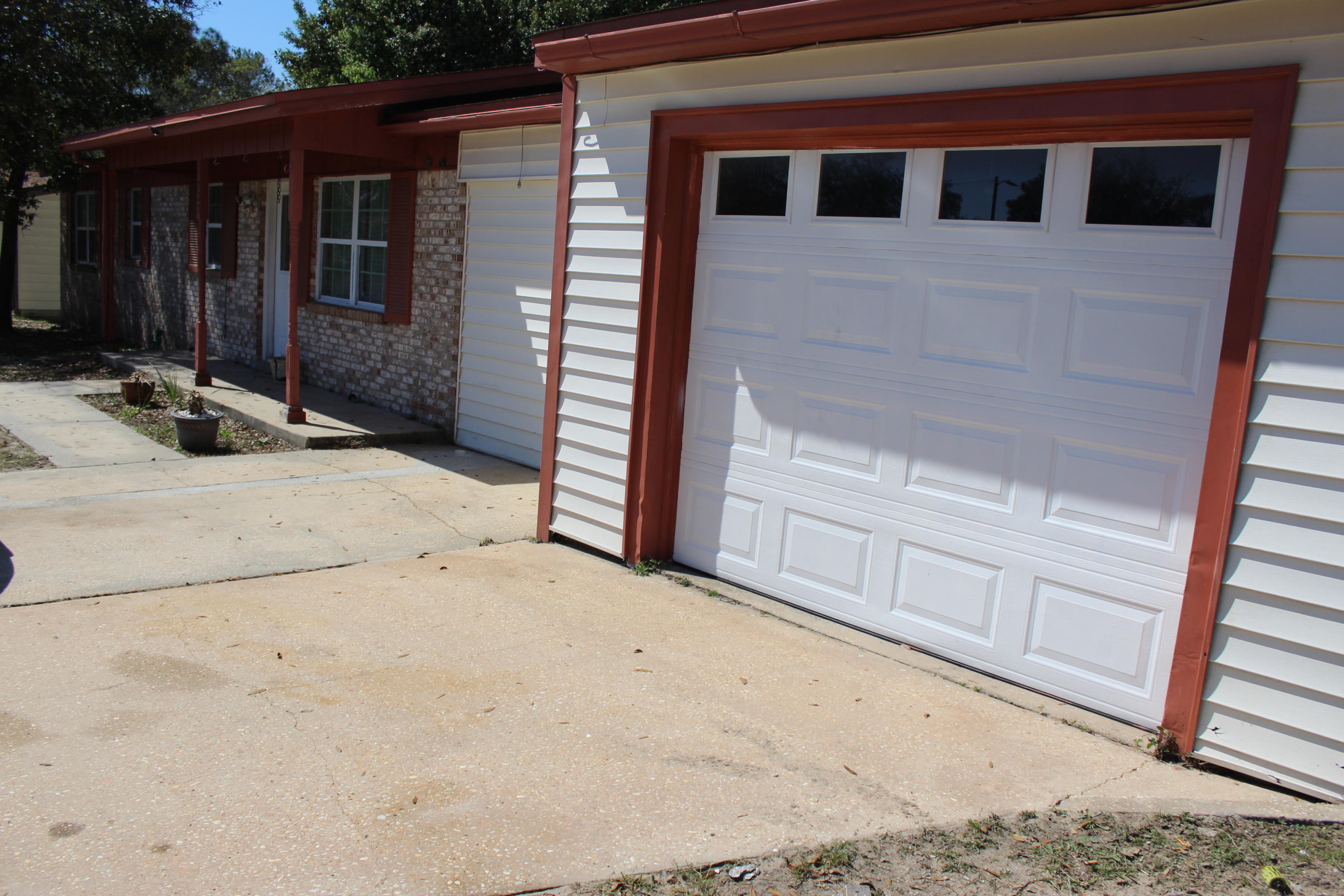 RACETRACK ROAD - Residential