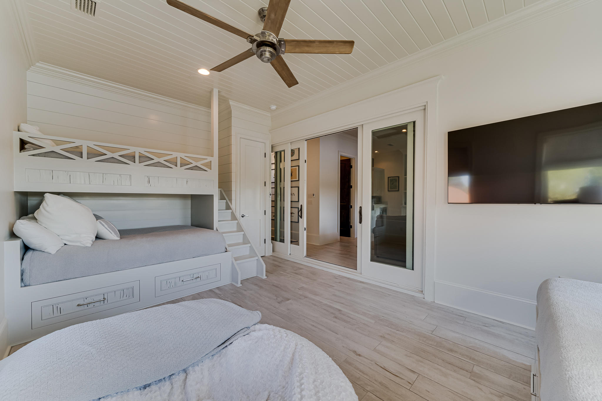 ISLAND GREEN - Residential