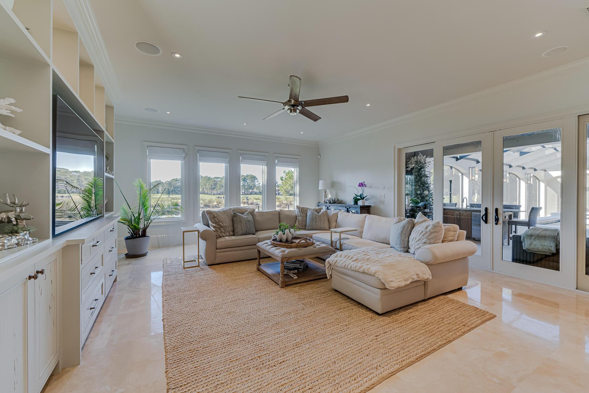 ISLAND GREEN - Residential