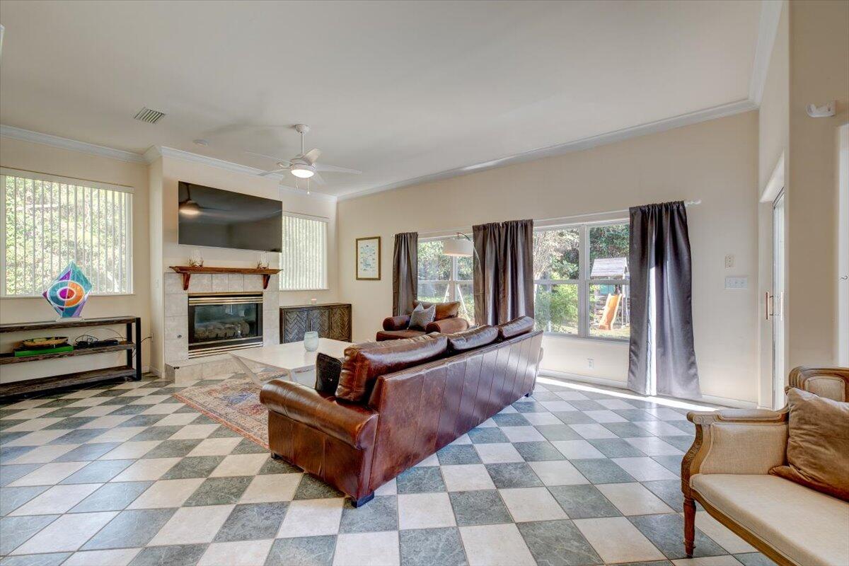 BAYTOWNE AVE EAST - Residential