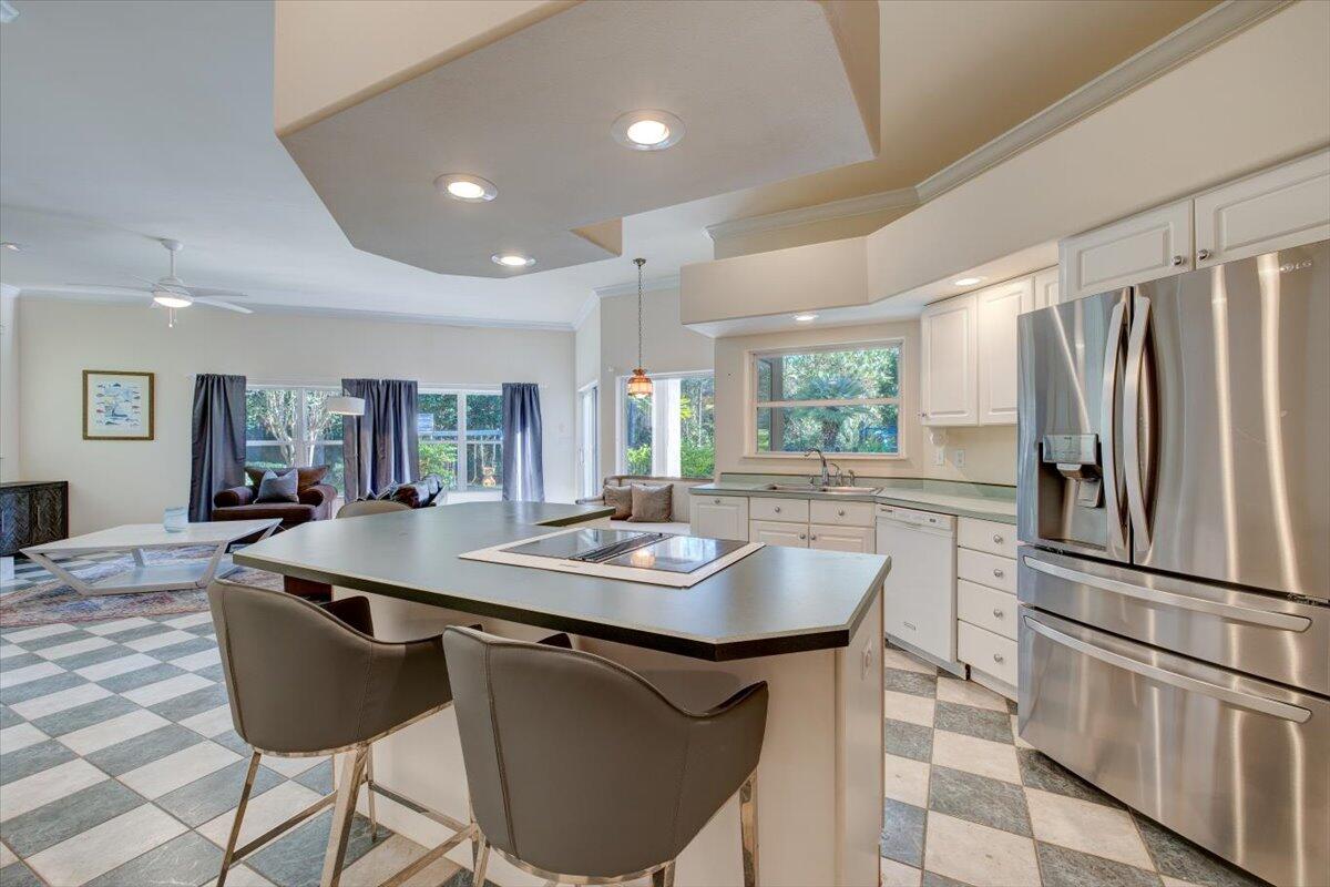 BAYTOWNE AVE EAST - Residential