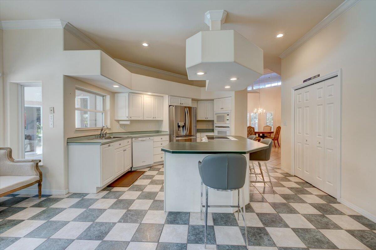 BAYTOWNE AVE EAST - Residential