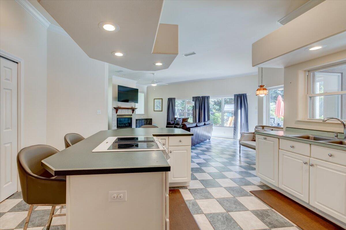 BAYTOWNE AVE EAST - Residential