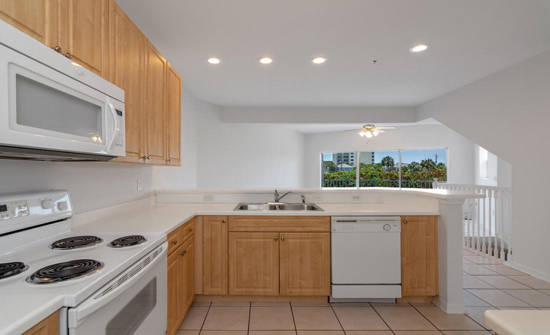 BEACH POINTE T/H - Residential