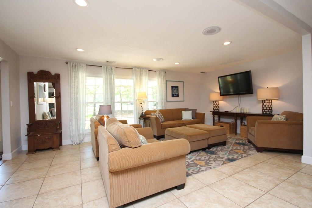 ROCKY BAYOU COUNTRY CLUB ESTATES 1 - Residential