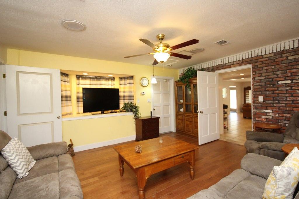 ROCKY BAYOU COUNTRY CLUB ESTATES 1 - Residential