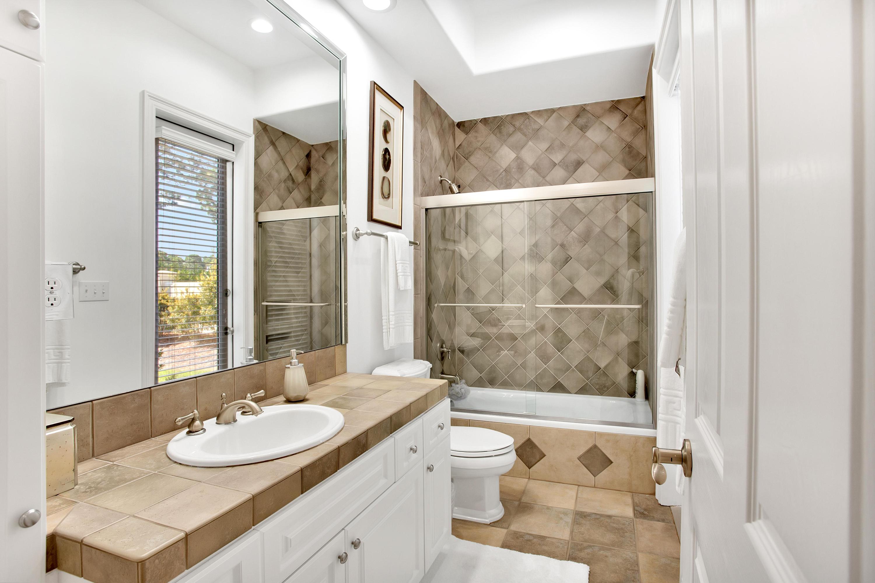 Baytowne Ave East - Residential