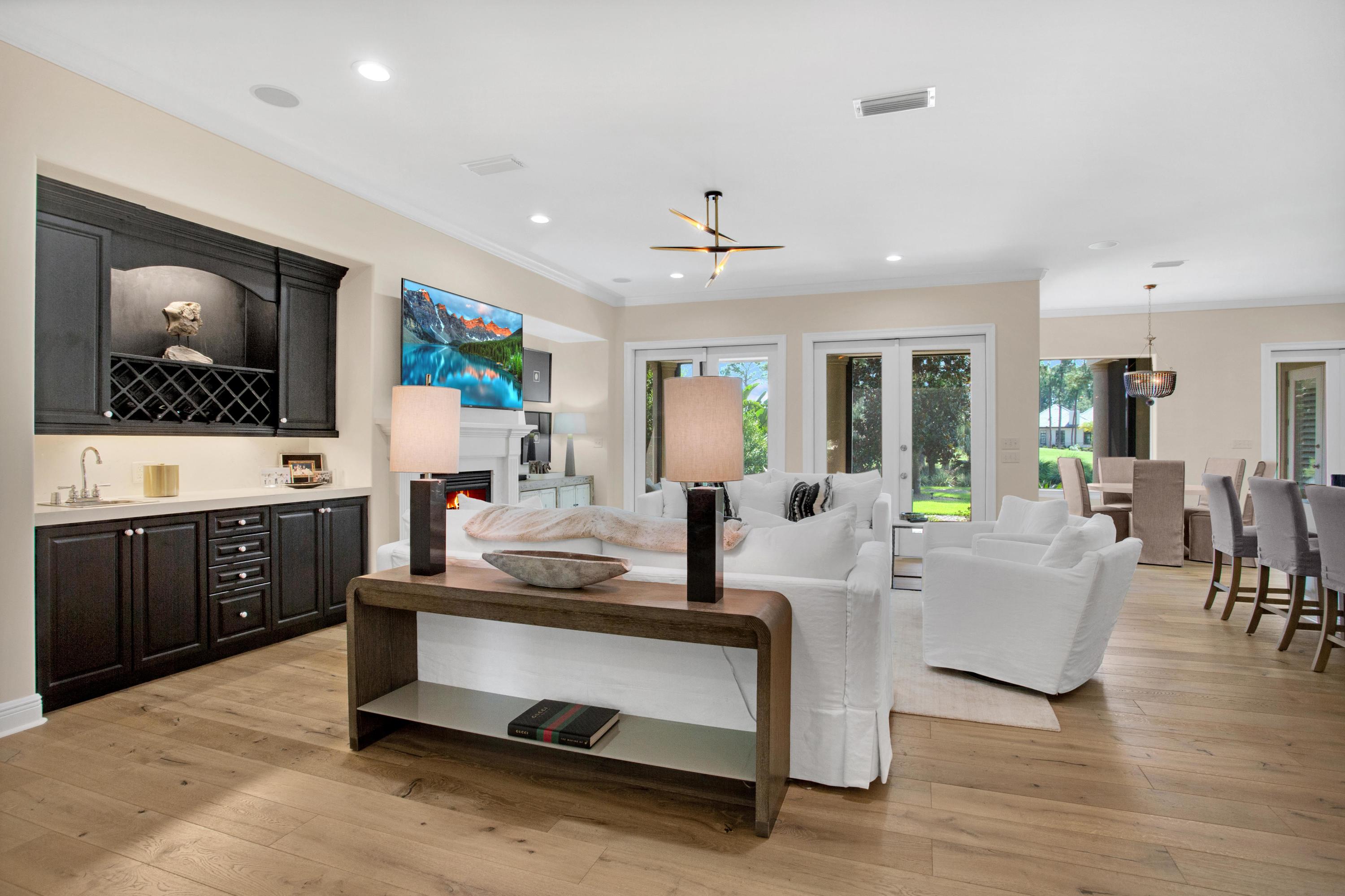 Baytowne Ave East - Residential