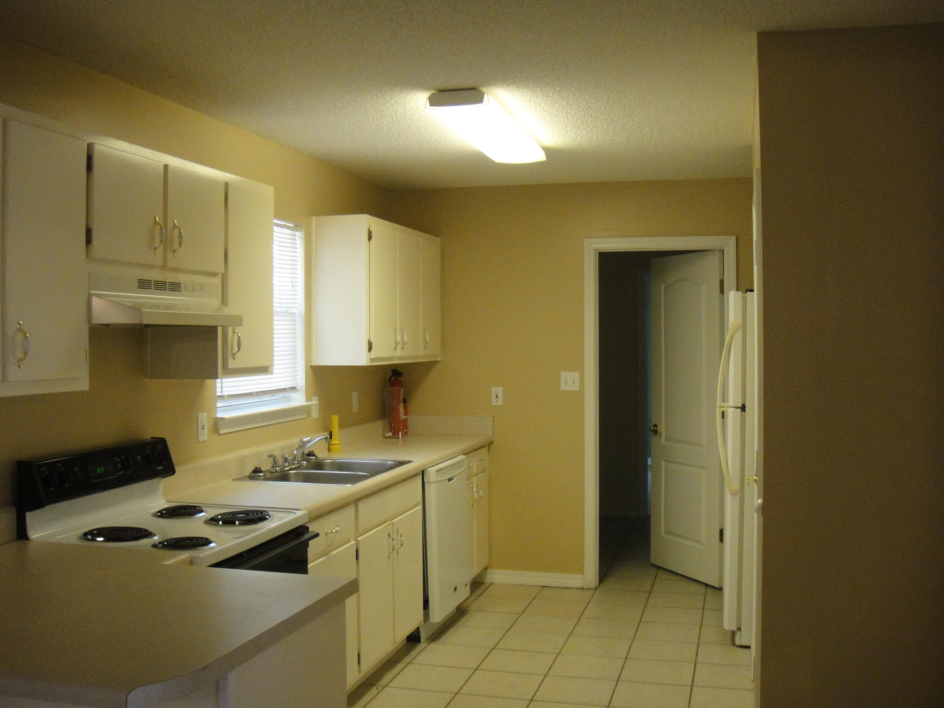 SAN PEDRO PLAZA - Residential Lease