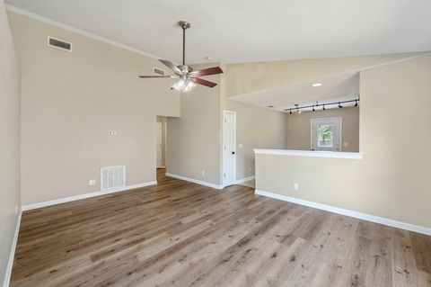 A home in DeFuniak Springs