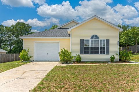 A home in DeFuniak Springs