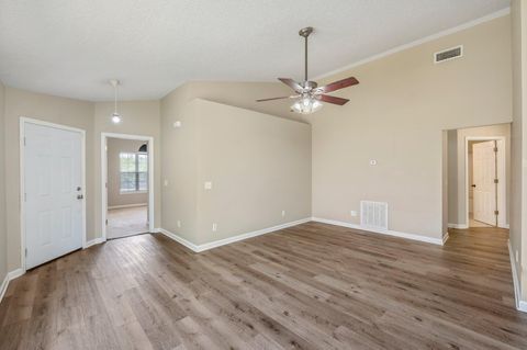 A home in DeFuniak Springs