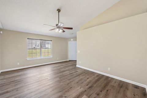 A home in DeFuniak Springs