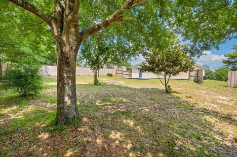 A home in DeFuniak Springs