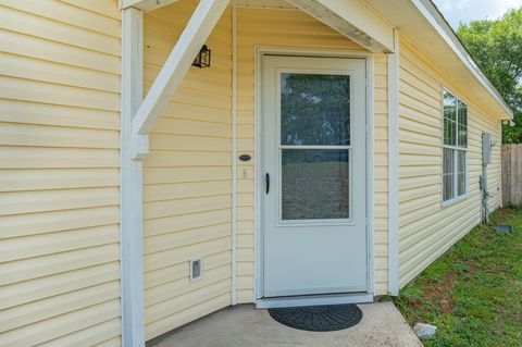 A home in DeFuniak Springs