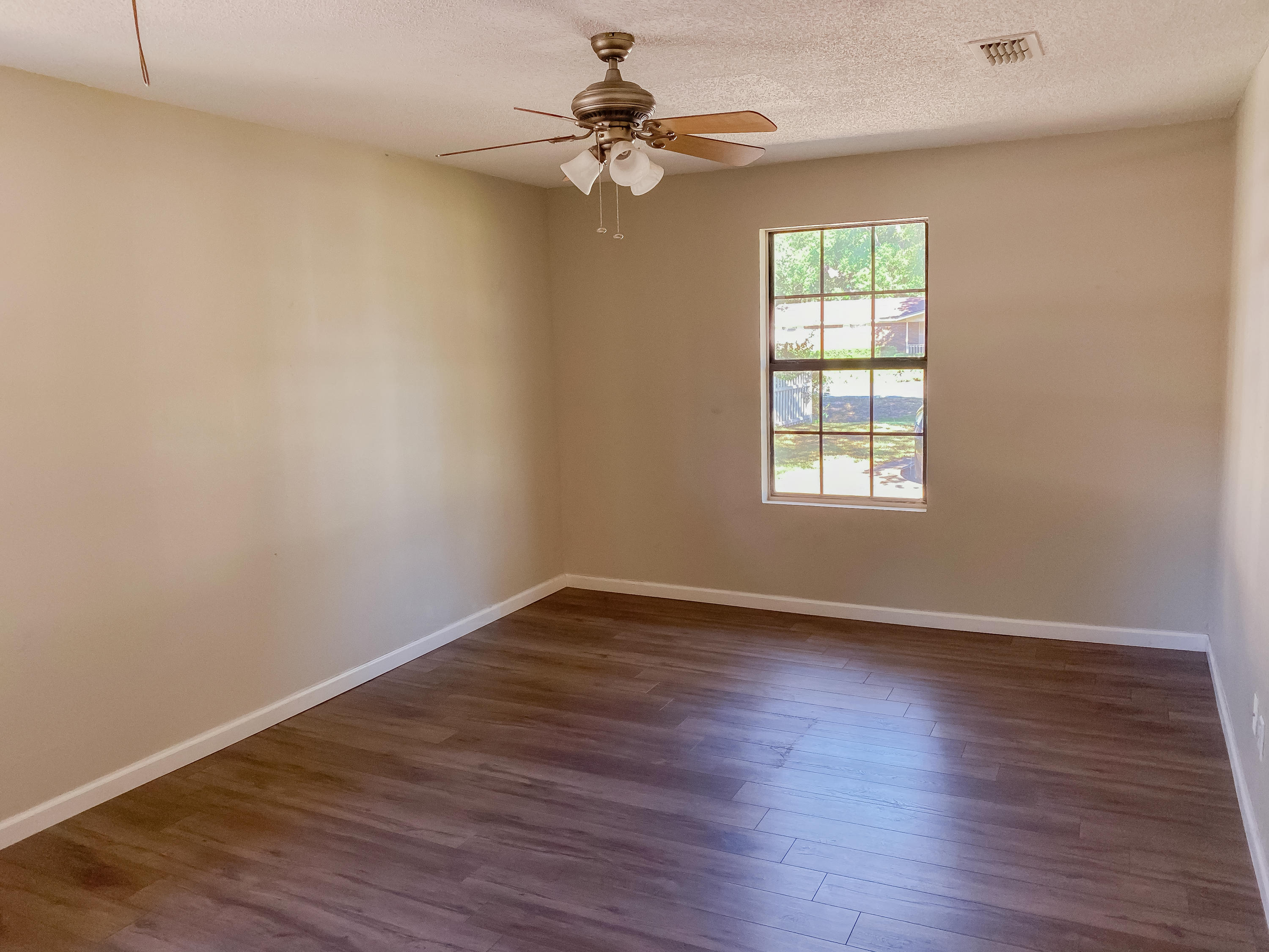 VALPARAISO PINECREST 6 - Residential