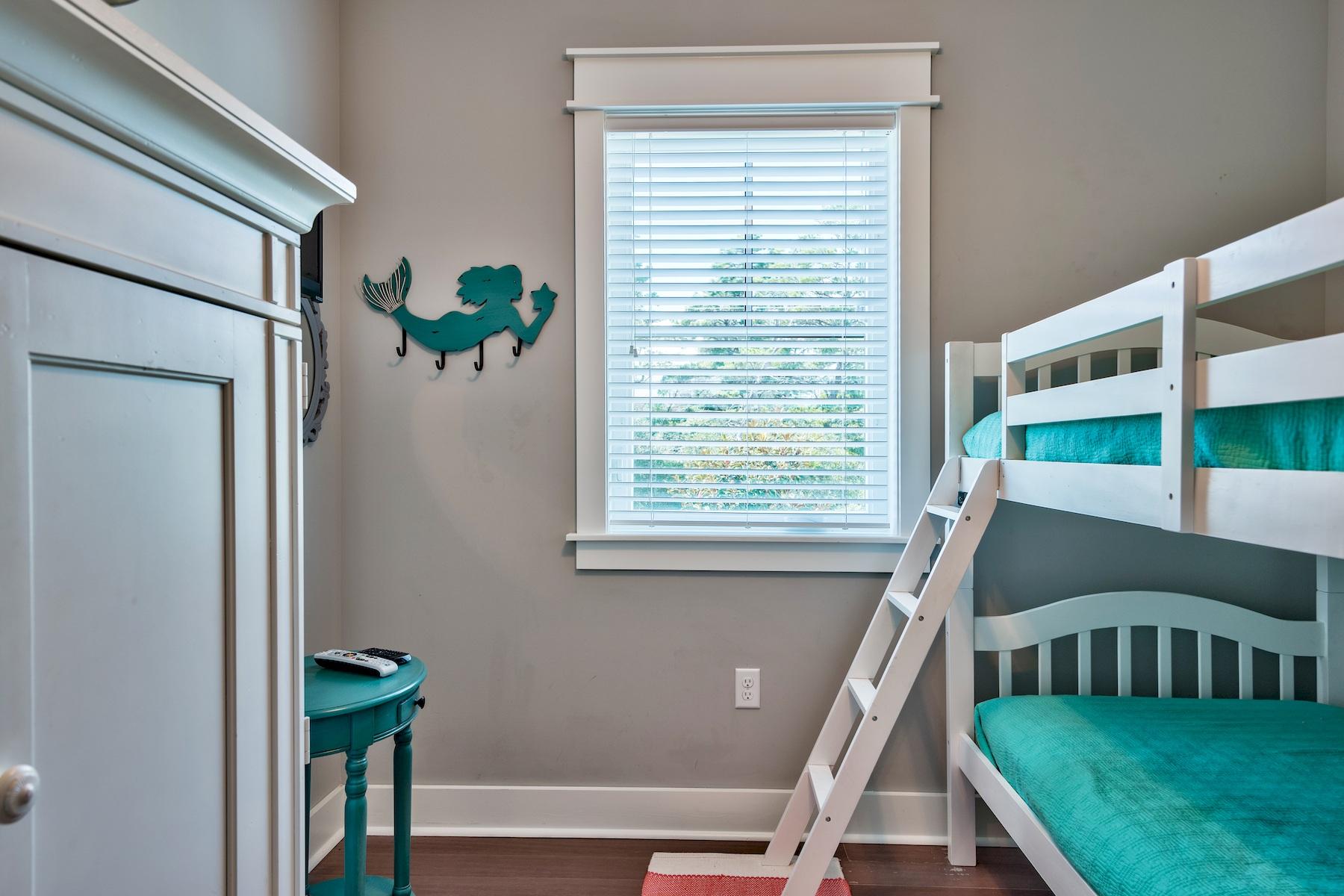 LAKESIDE AT BLUE MOUNTAIN BEACH - Residential