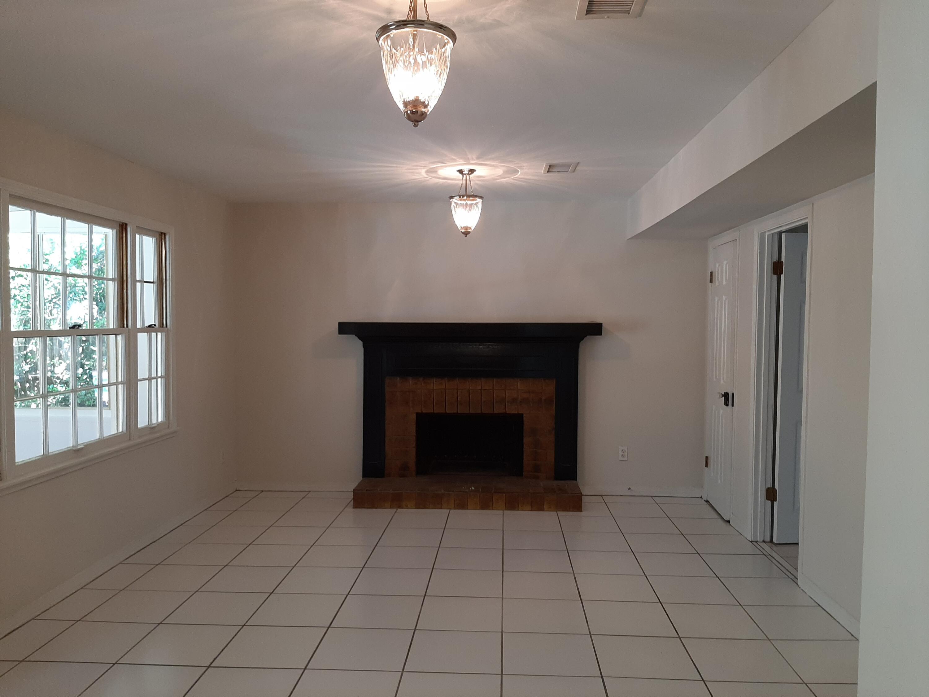 WHISPER BAY 1ST ADDN - Residential