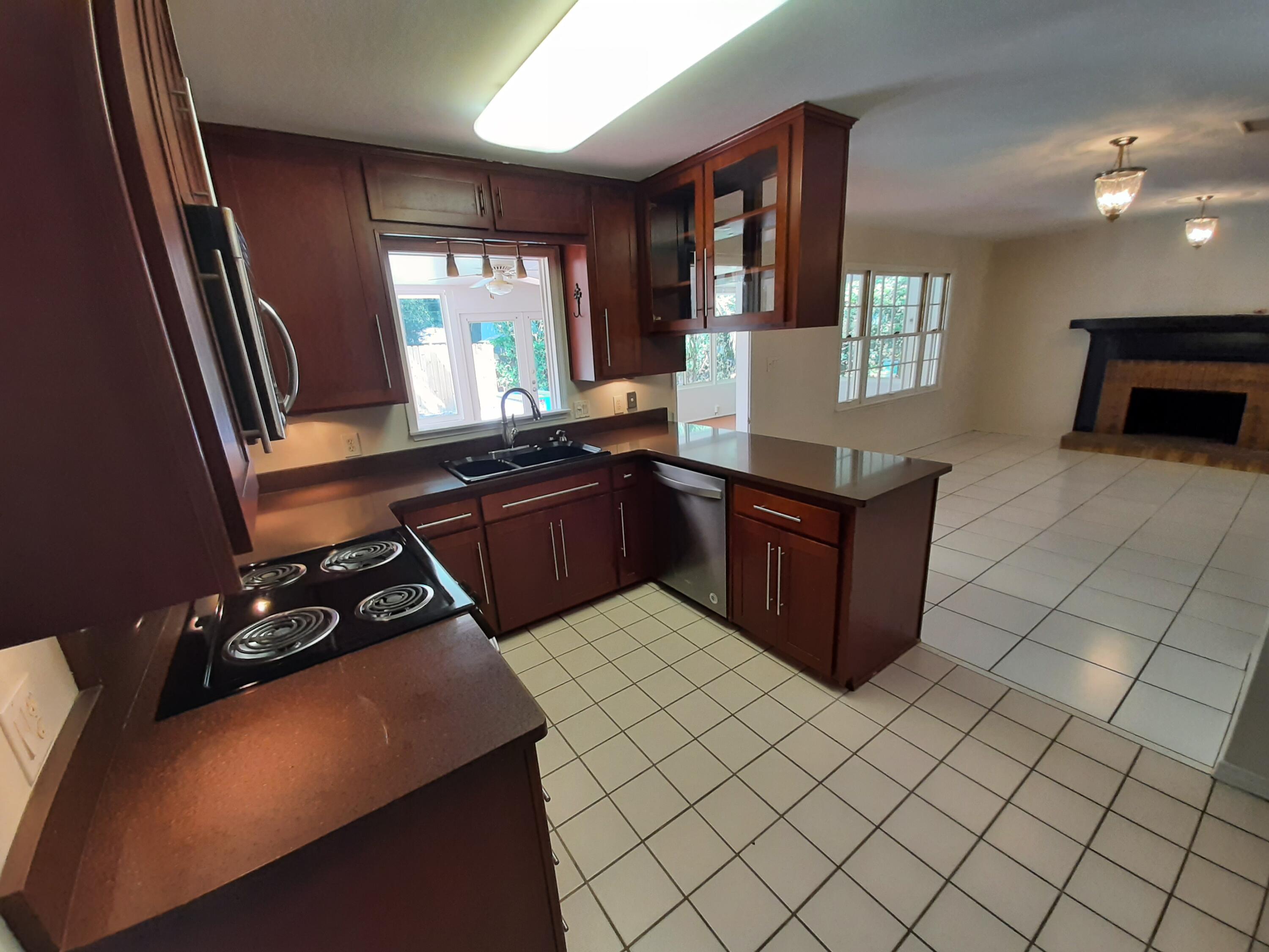 WHISPER BAY 1ST ADDN - Residential