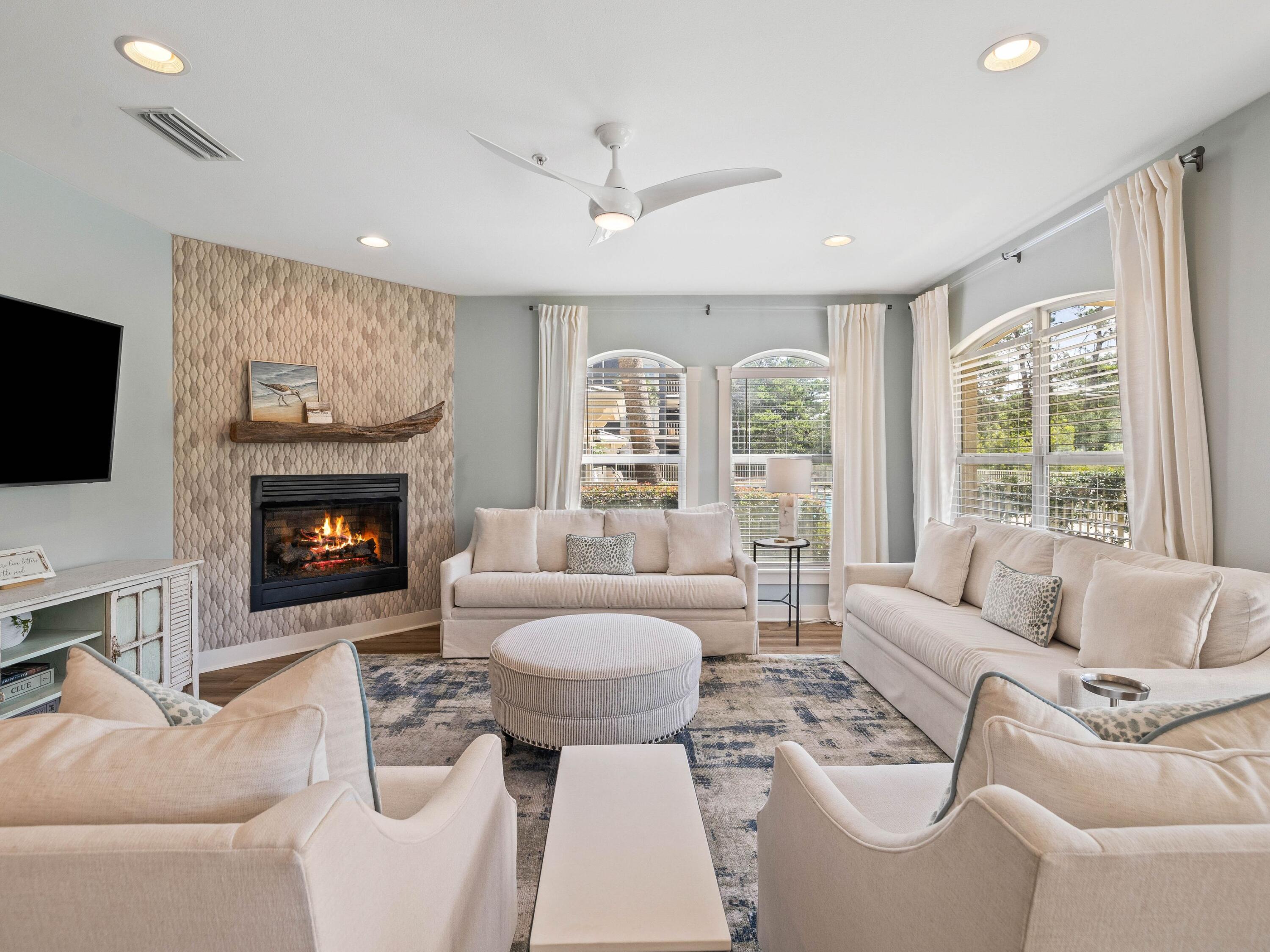 SEAVIEW VILLAS - Residential
