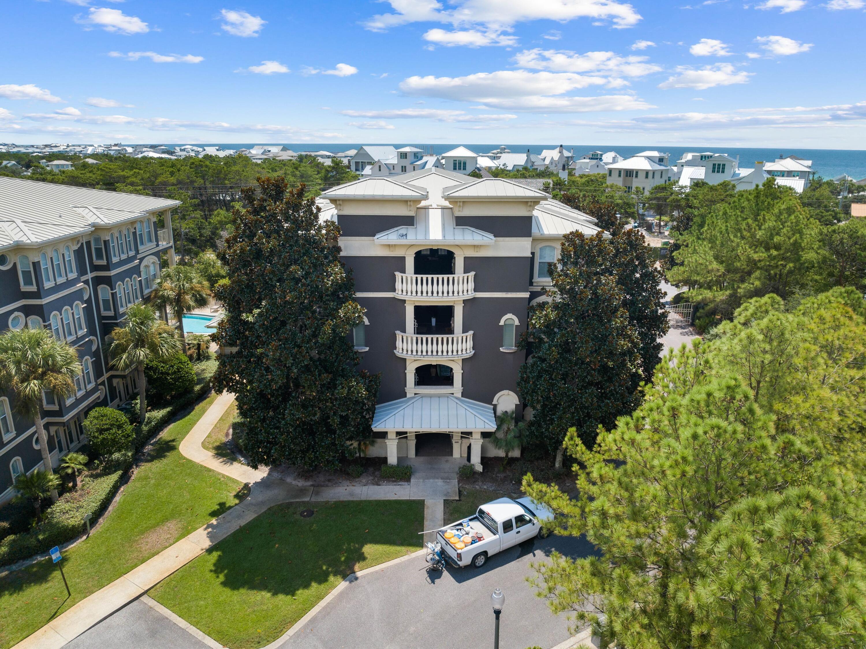 SEAVIEW VILLAS - Residential