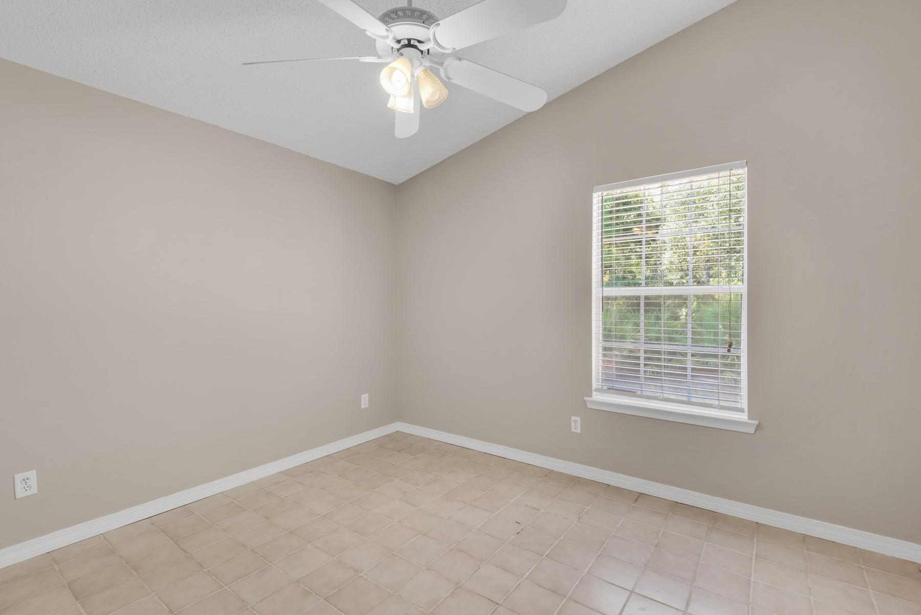 IVALEA GARDENS - Residential